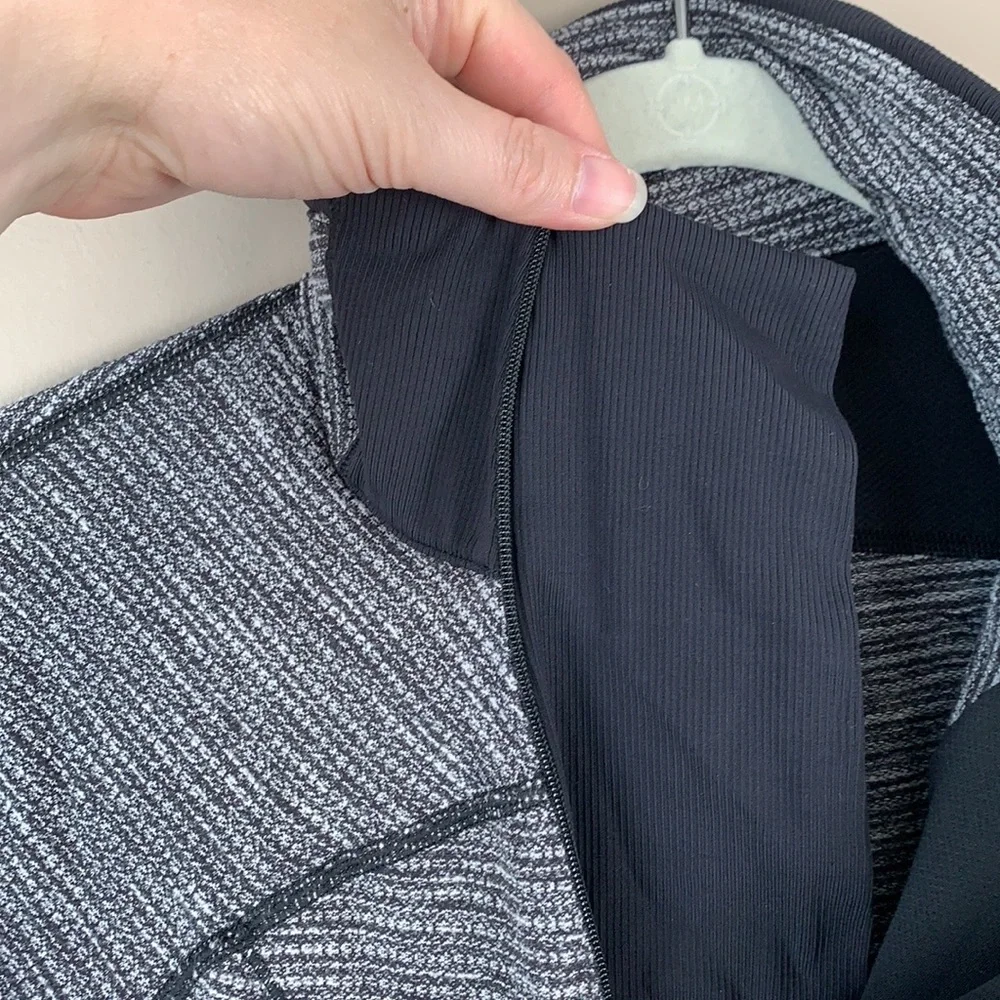 Lululemon heathered black gray long sleeve 1/4 zip top sz 8